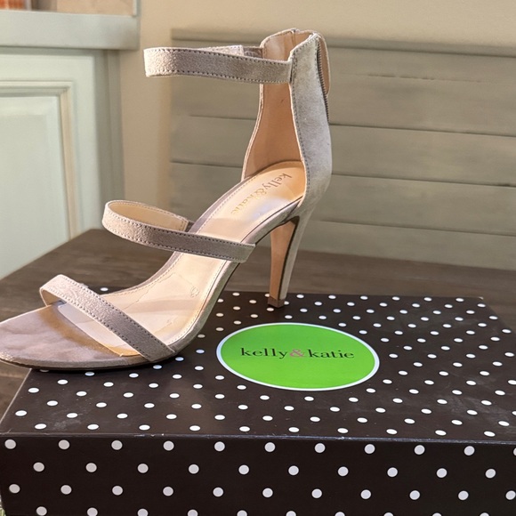 Kelly & Katie Beige Strappy Heels - Picture 1 of 6